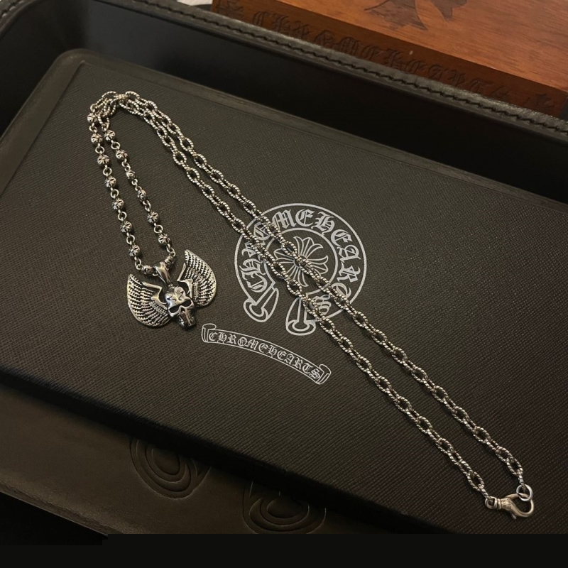 Ch**me He**ts necklaces